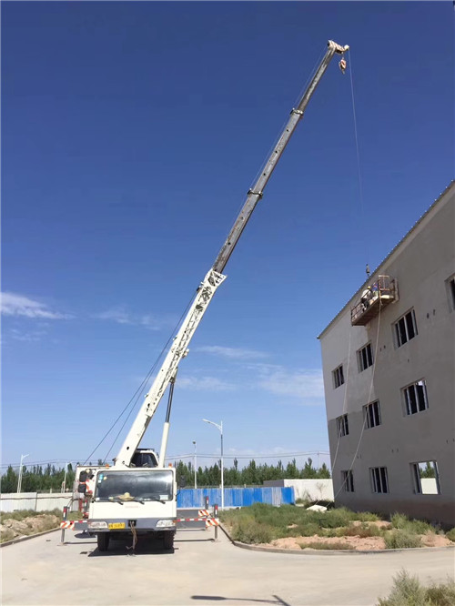 射阳县“轻装强干”—— 吊车的 “轻量化臂架” 技术